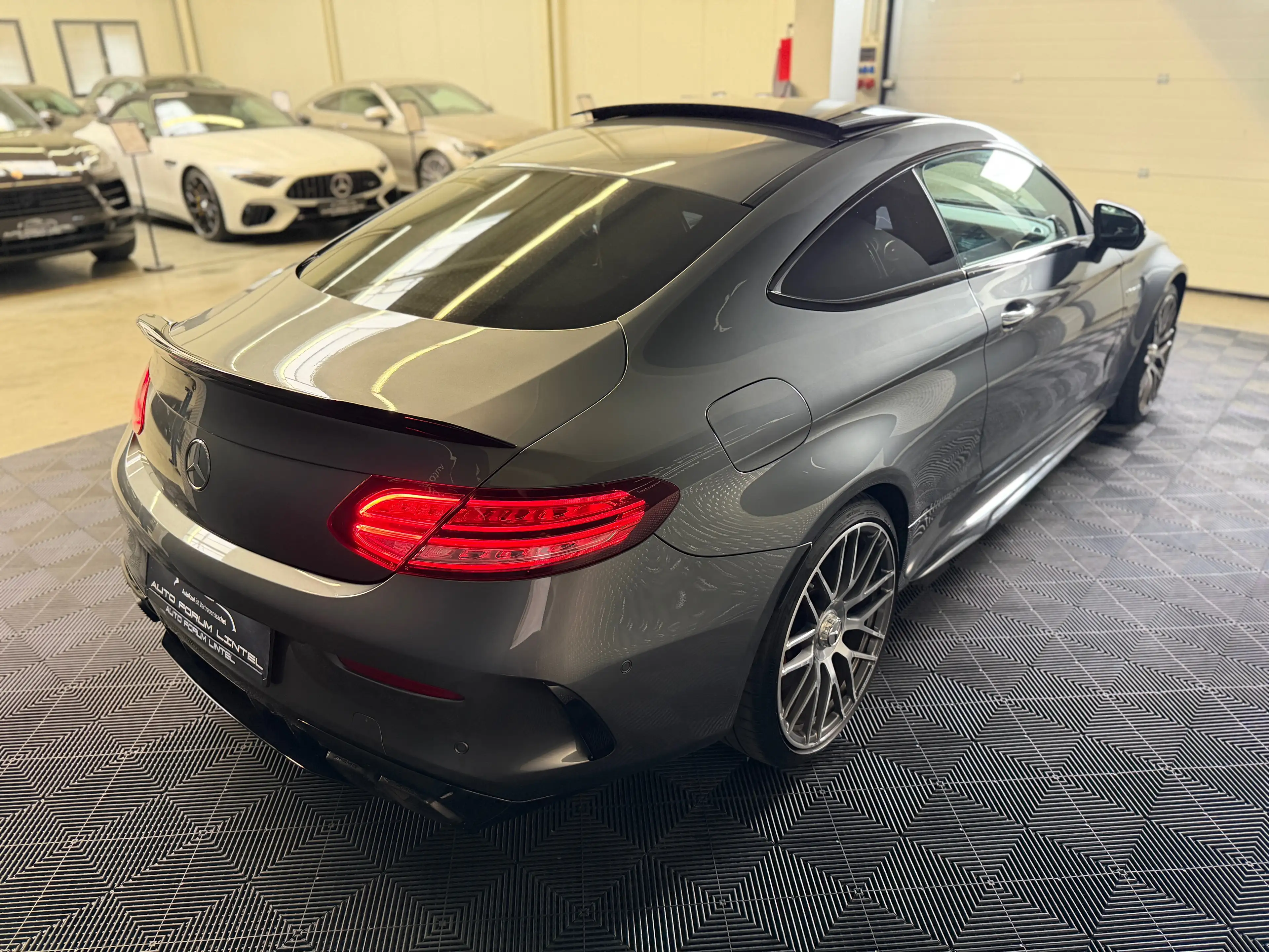 Mercedes-Benz C 63 AMG S Coupe-MULTIBEAM-PANO-KAMERA-DISTRONIC-KEYLESS — photo 6