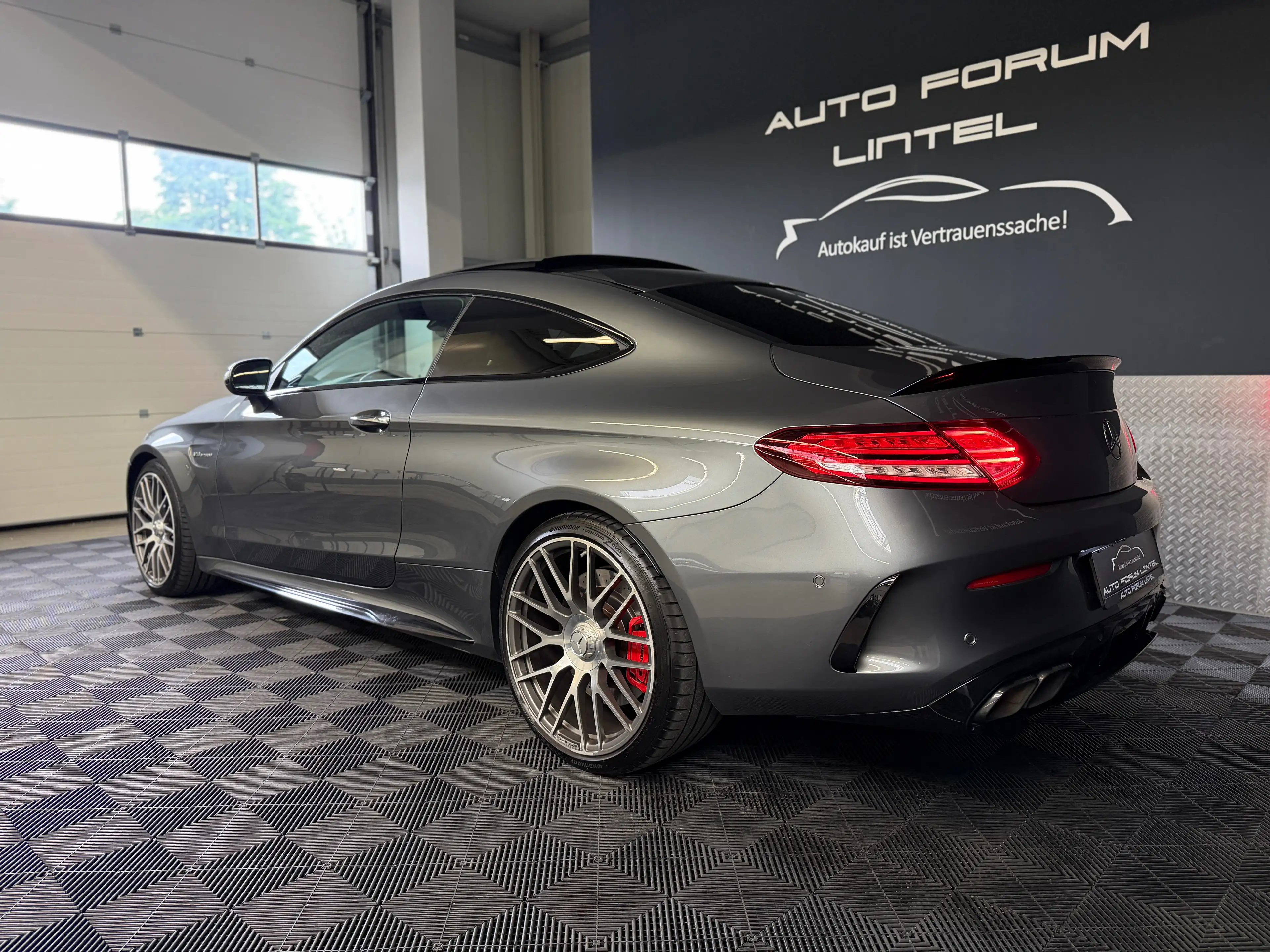 Mercedes-Benz C 63 AMG S Coupe-MULTIBEAM-PANO-KAMERA-DISTRONIC-KEYLESS — photo 4