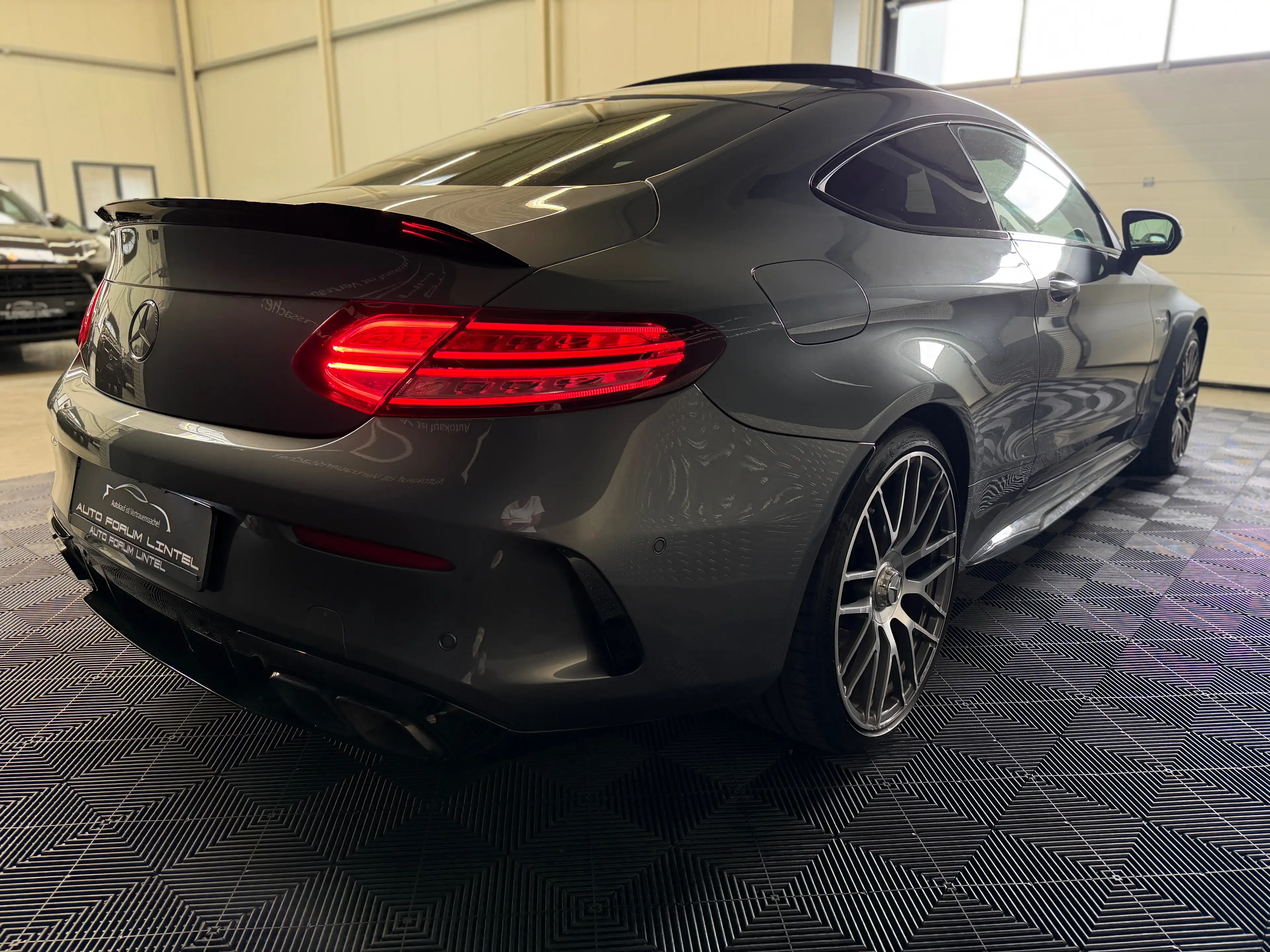 Mercedes-Benz C 63 AMG S Coupe-MULTIBEAM-PANO-KAMERA-DISTRONIC-KEYLESS — photo 5
