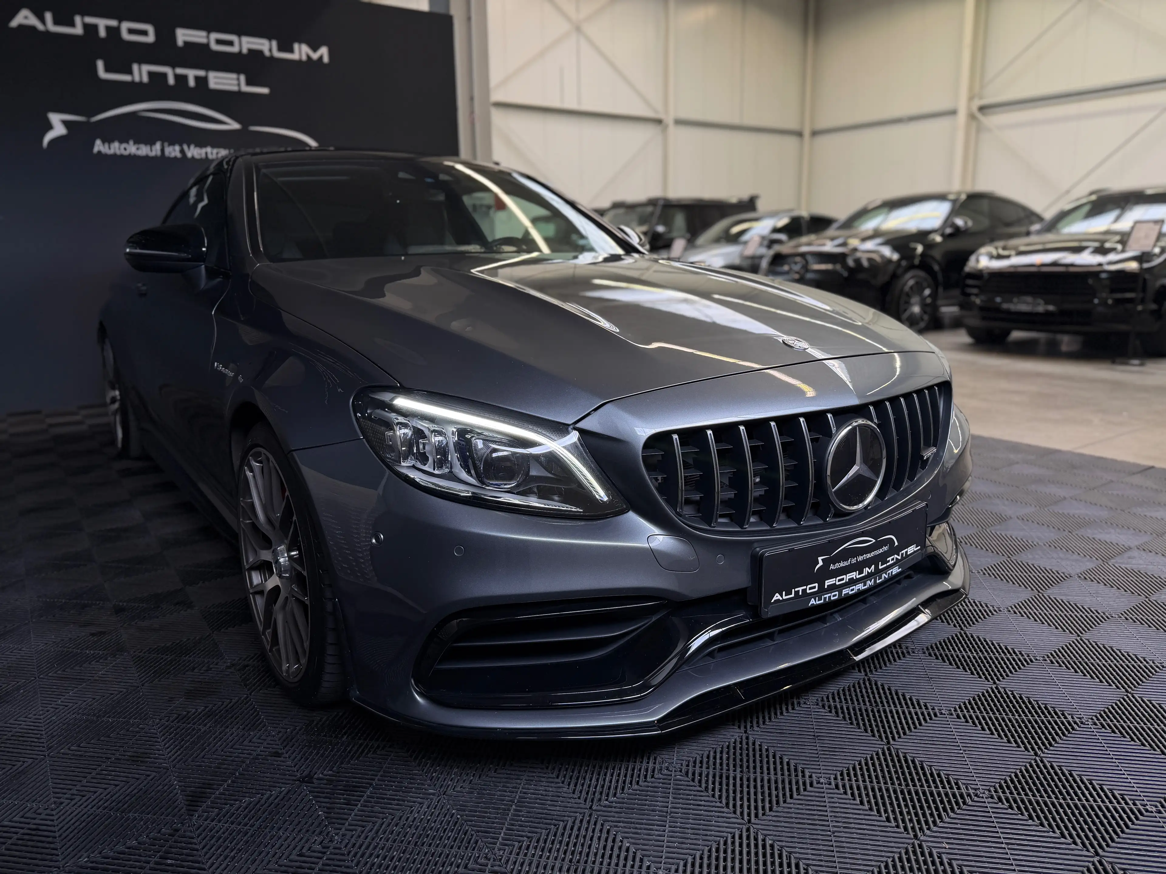 Mercedes-Benz C 63 AMG S Coupe-MULTIBEAM-PANO-KAMERA-DISTRONIC-KEYLESS — photo 7