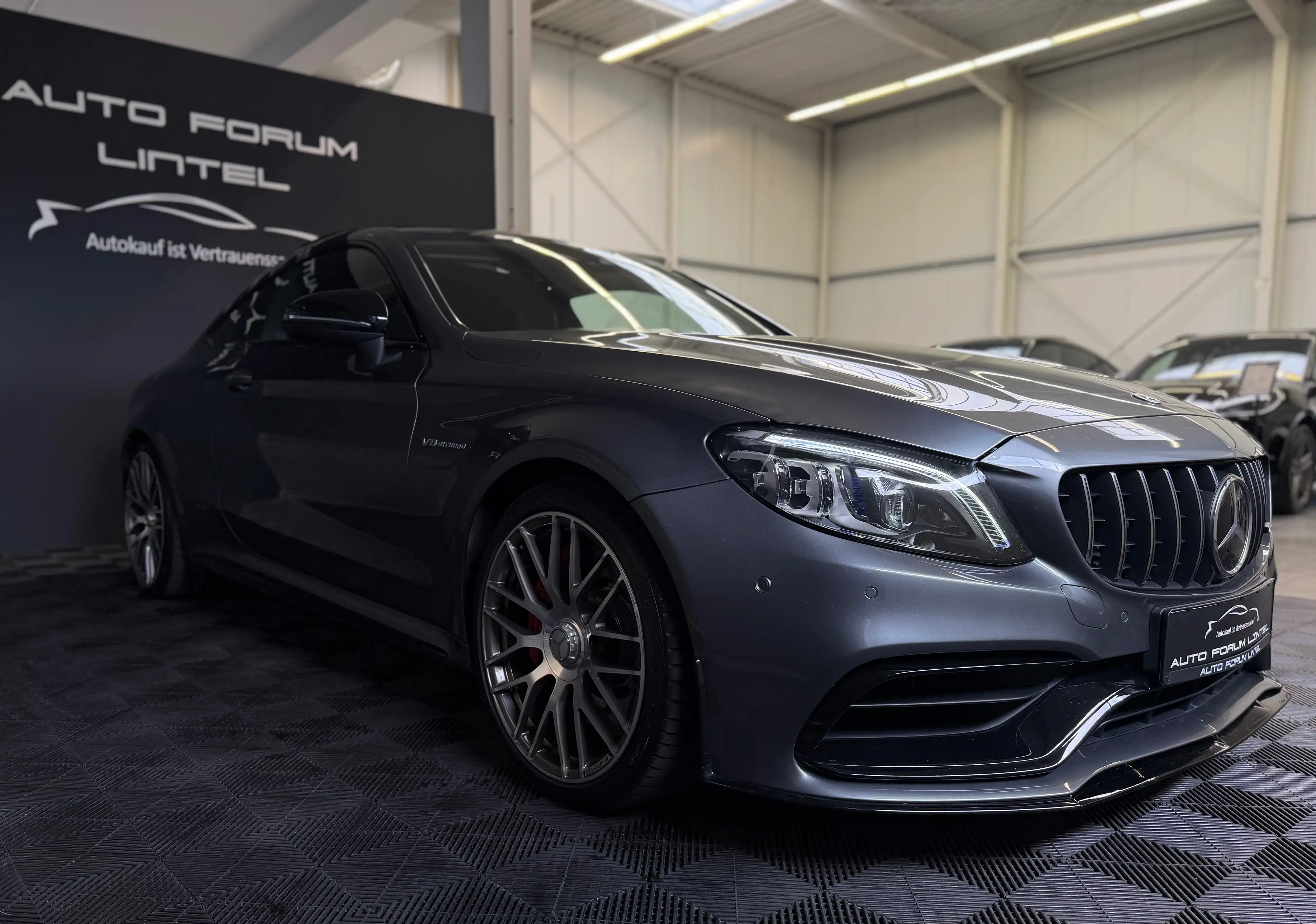 Mercedes-Benz C 63 AMG S Coupe-MULTIBEAM-PANO-KAMERA-DISTRONIC-KEYLESS — photo 8