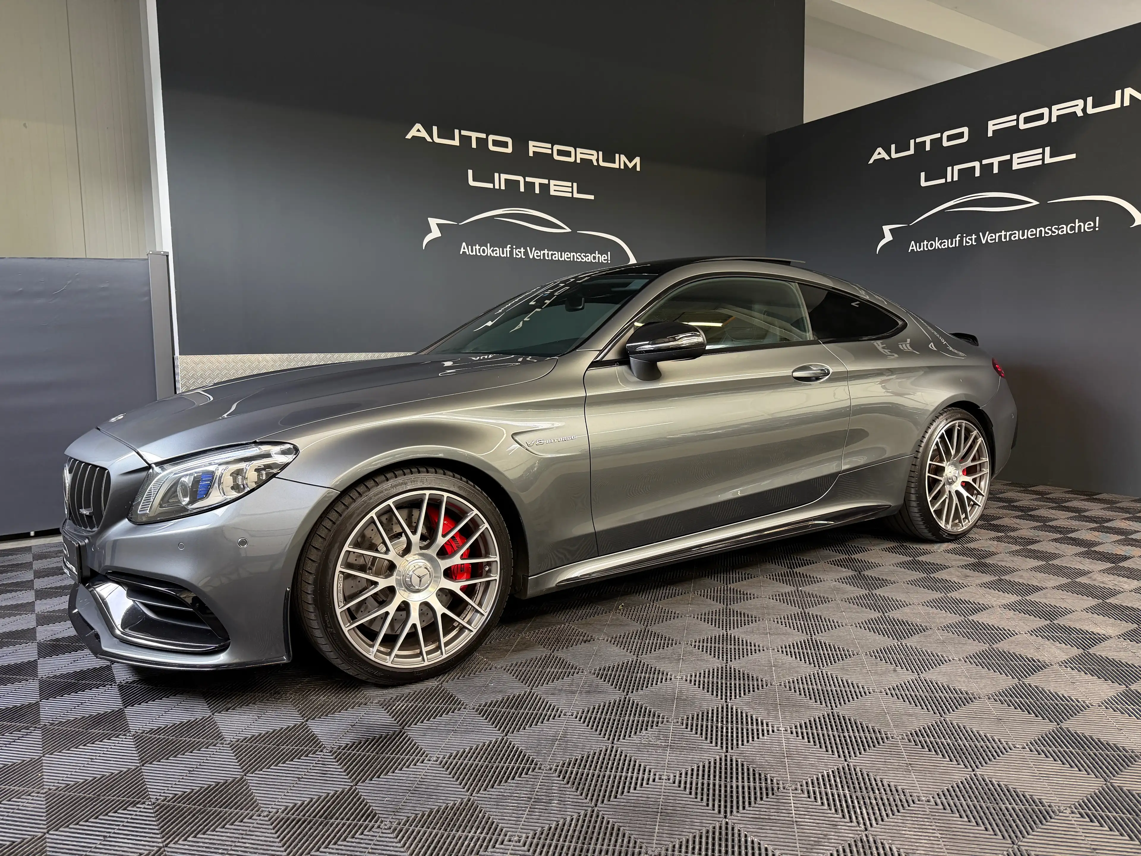 Mercedes-Benz C 63 AMG S Coupe-MULTIBEAM-PANO-KAMERA-DISTRONIC-KEYLESS — photo 2
