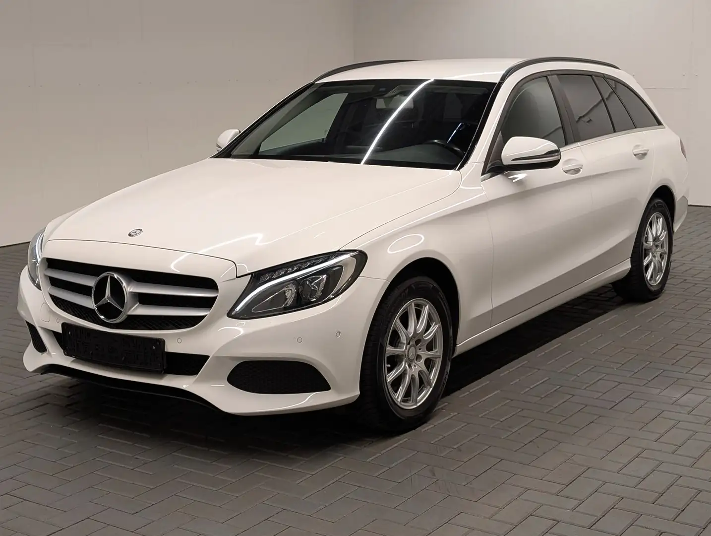 Mercedes-Benz C 180 d T LED/Navi/SHZ/PDC/Tempom./16 LM Weiß - 1