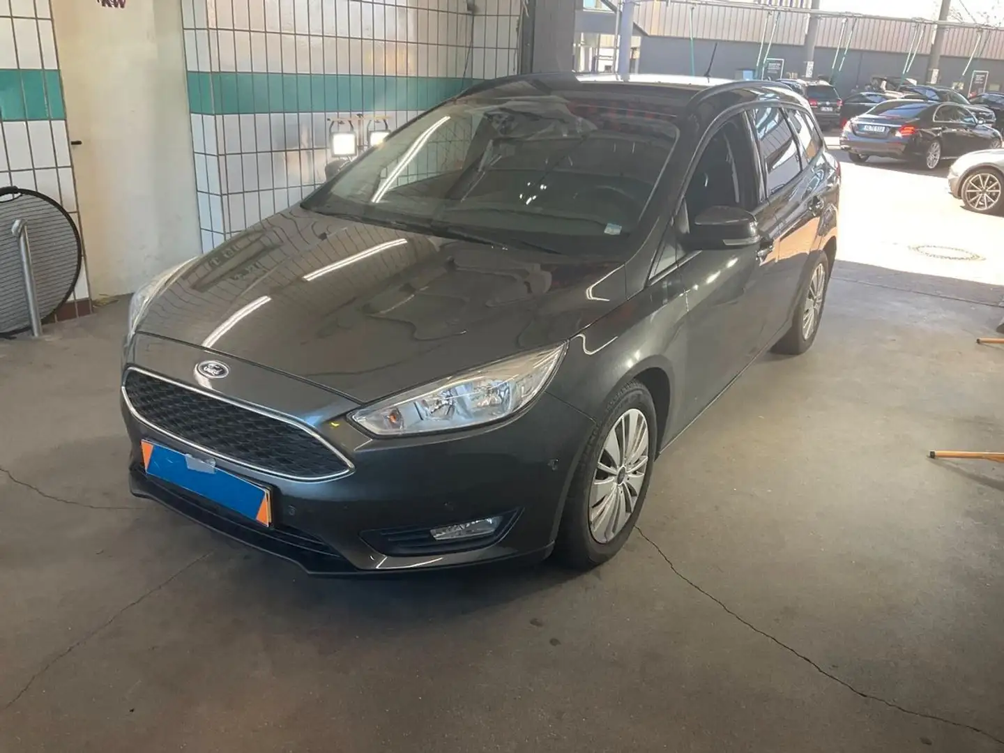 Ford Focus Turnier Business 2.Hand/PDC/SHZ/TÜV NEU Gris - 1
