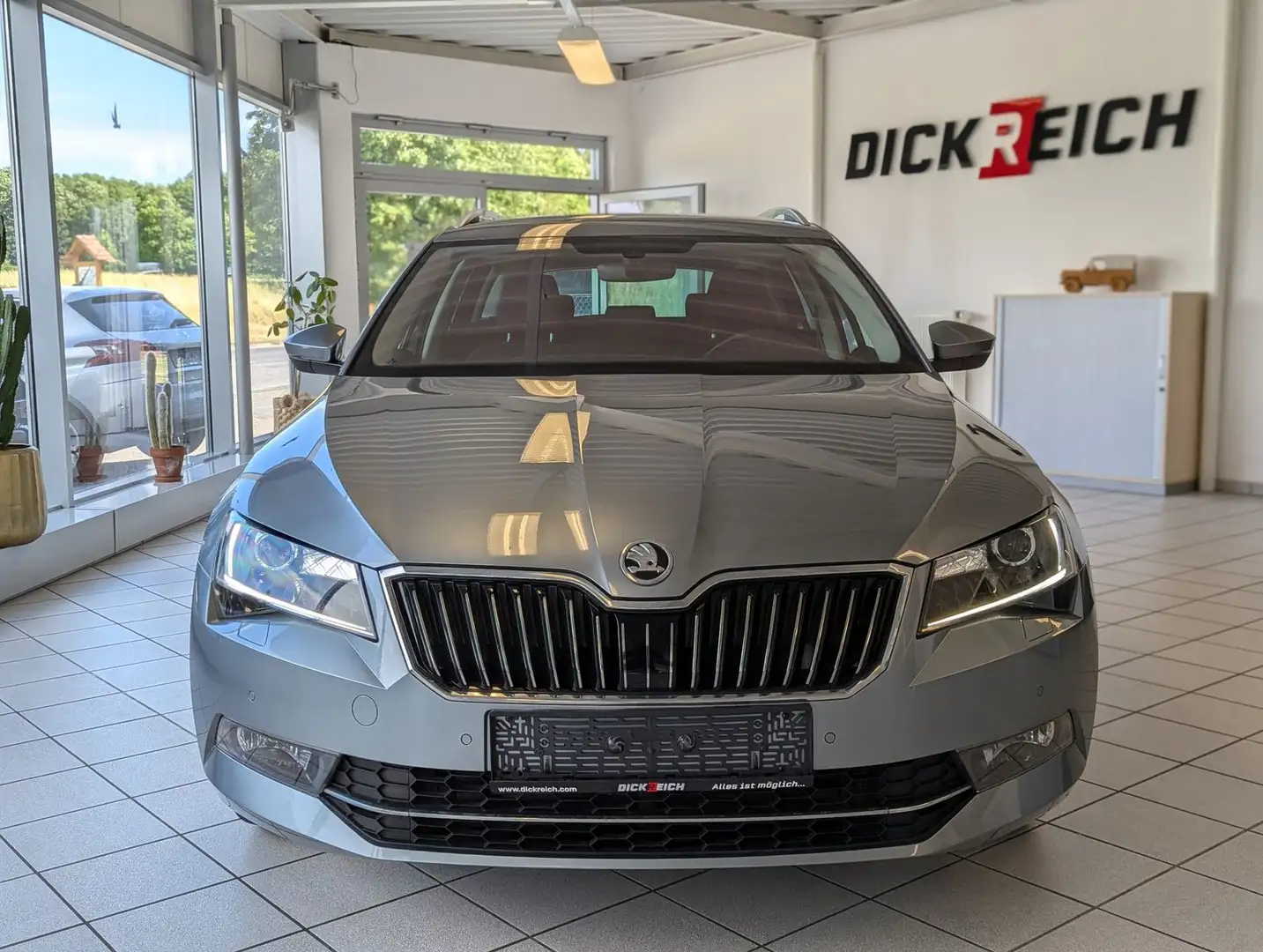 Skoda Superb 1.8 TSI Ambition Bi-Xen SHZ Tempomat AHK Grau - 2