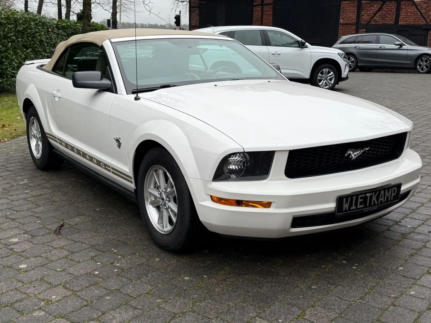 Ford Mustang Cabrio 45th anniversary Blanc - 2