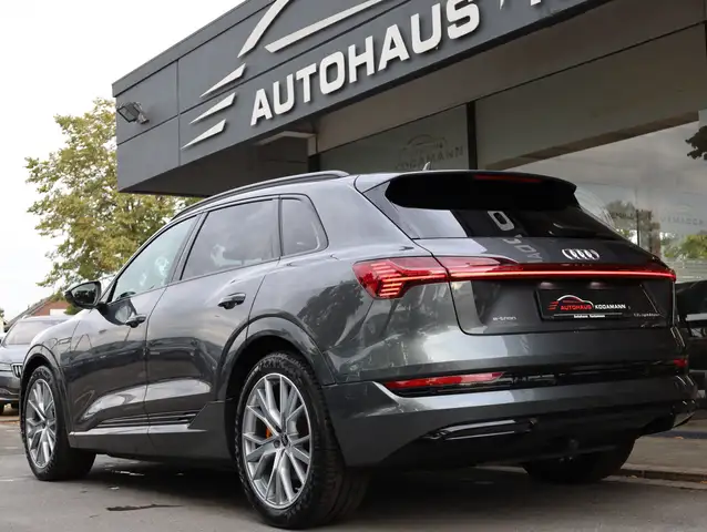 Audi E-Tron view 11