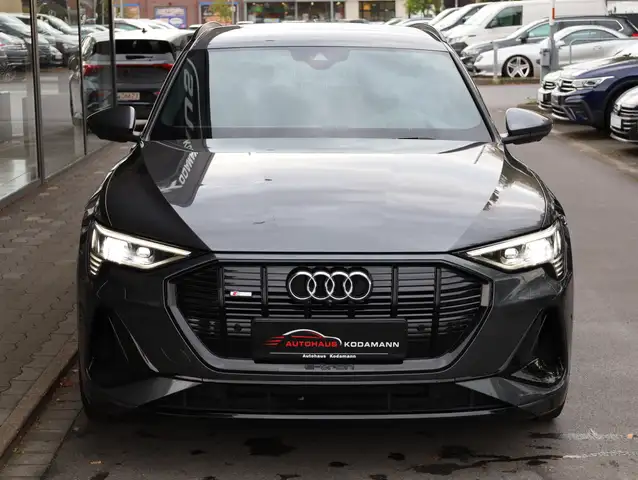 Audi E-Tron view 3