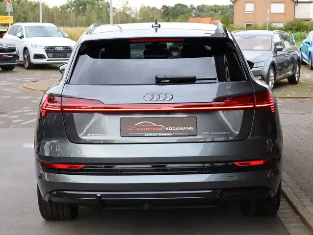 Audi E-Tron view 12
