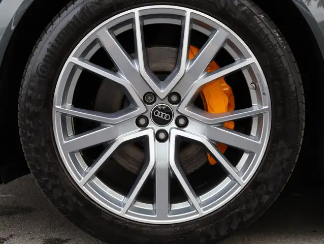 Audi E-Tron view 8