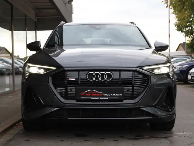 Audi E-Tron view 4