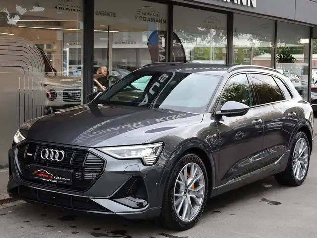 Audi E-Tron view 6