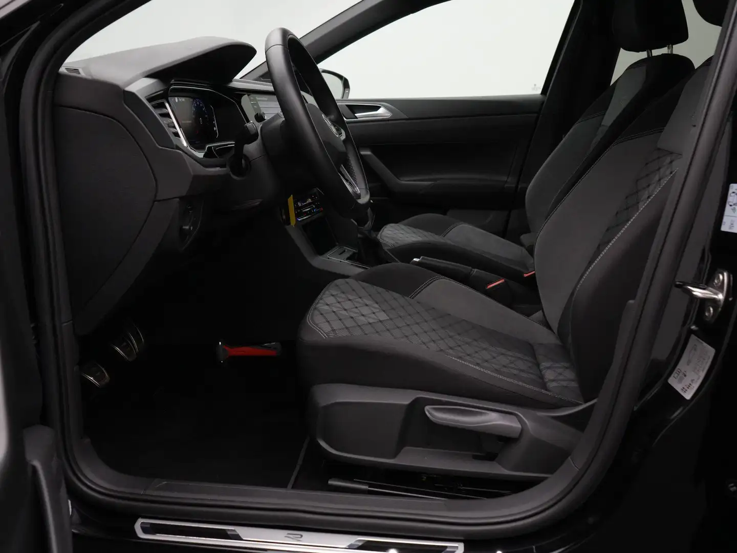 Volkswagen Polo 1.0 TSI 95 pk R-Line Business | IQ Light | Navigat Zwart - 2