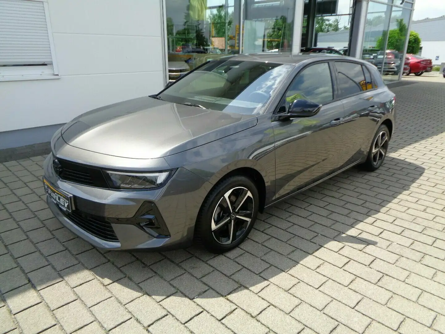 Opel Astra GS Line Grijs - 2