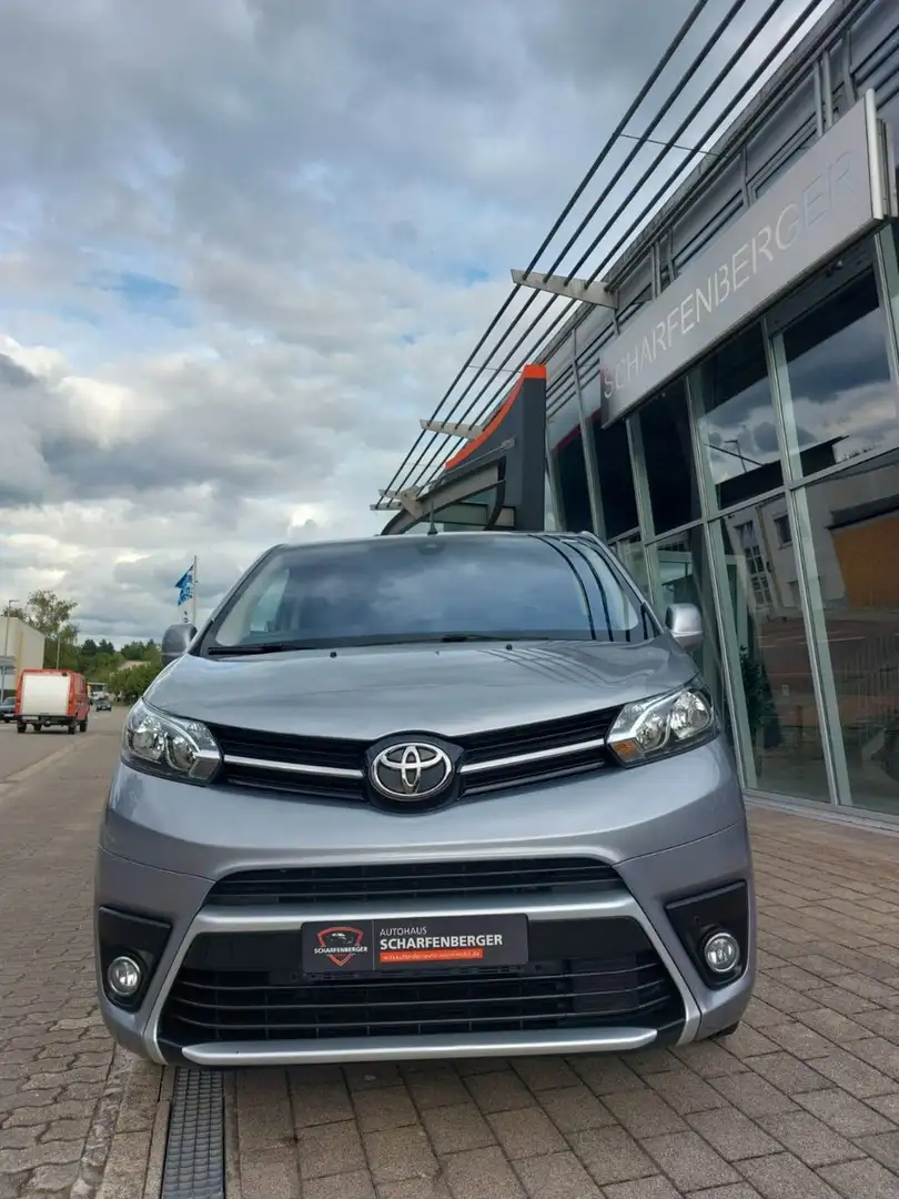 Toyota Proace Verso L1 Team Deutschland+8fach+NAV+ Silber - 2