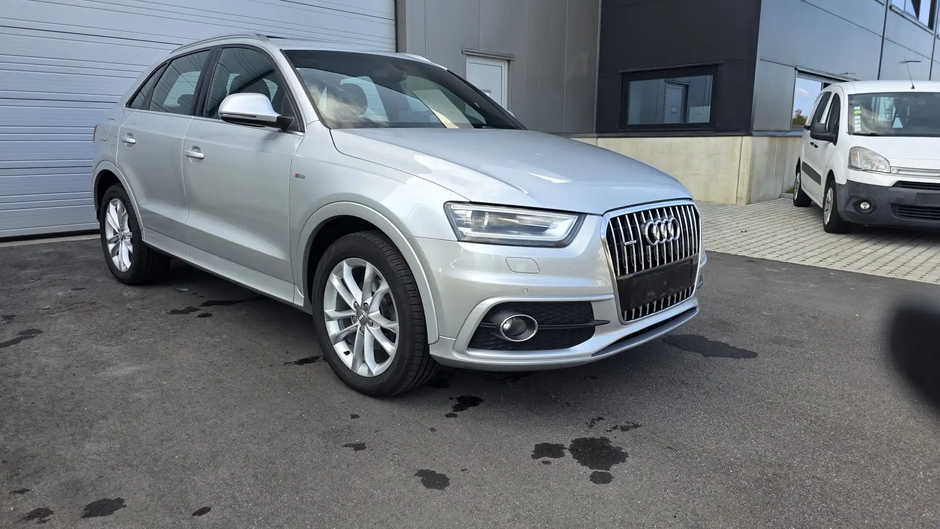 Audi Q3 Q3 2.0 TDI quattro S tronic Silber - 2