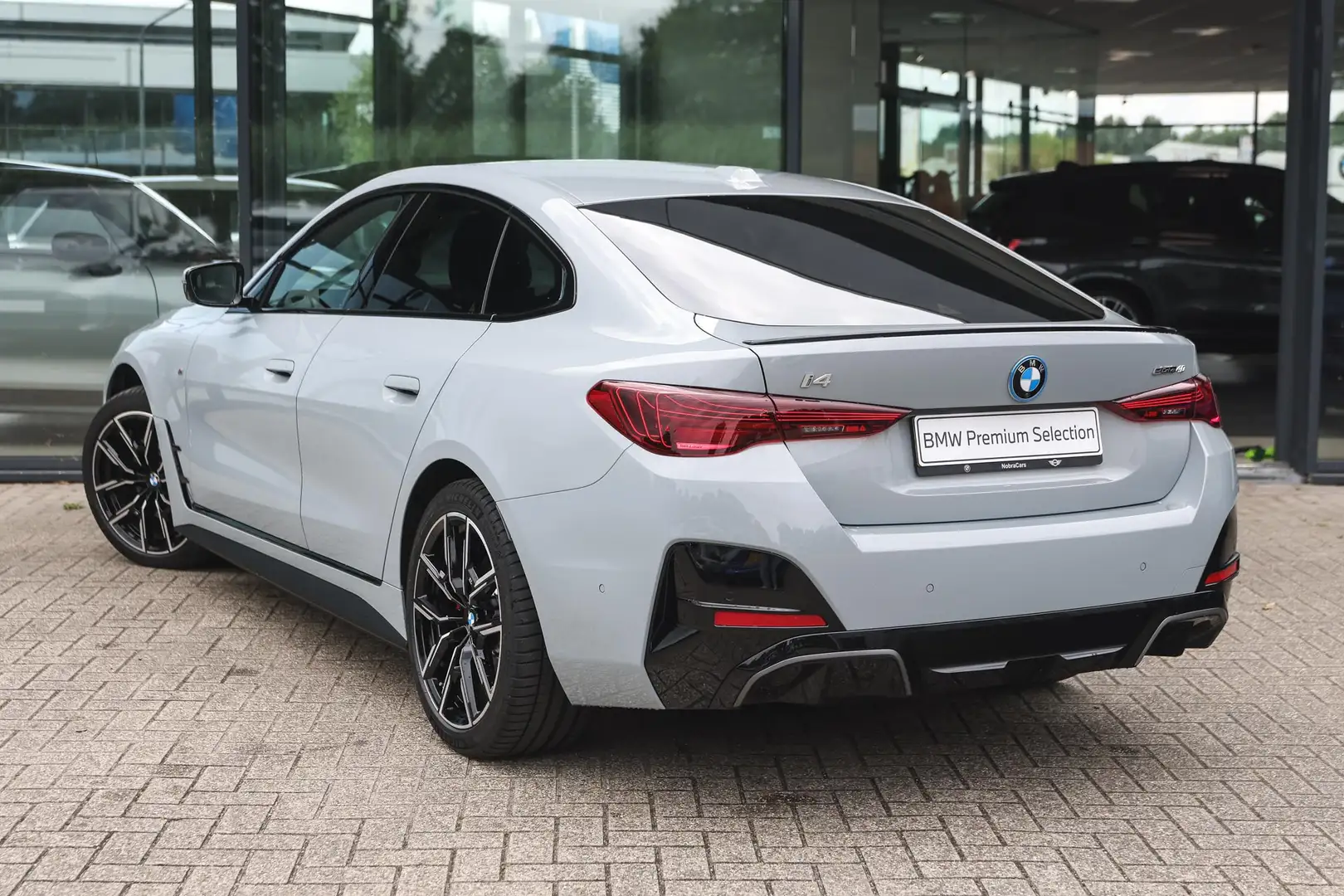 BMW i4 eDrive40 Gran Coupé M Sport / Adaptieve LED / Comf Gris - 2