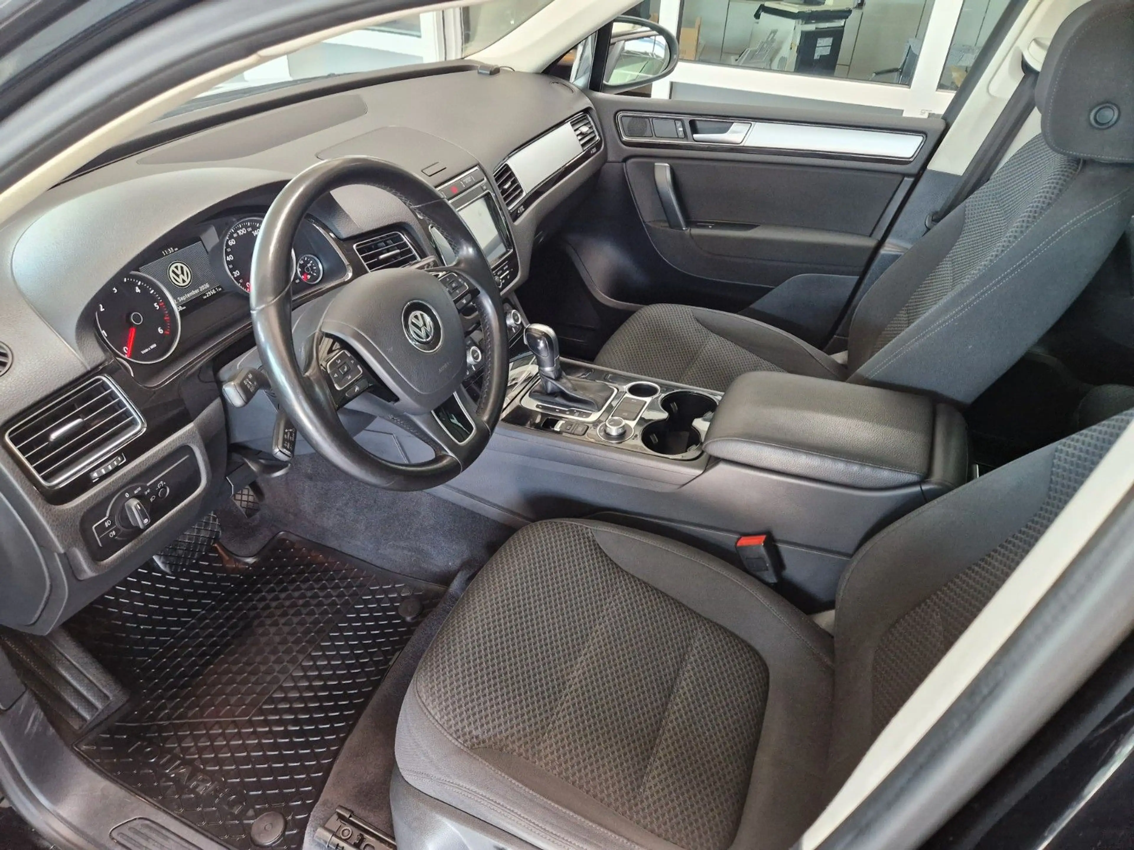 Volkswagen Touareg V6 TDI BMT 4Motion NAVI AHK 204PS — photo 7
