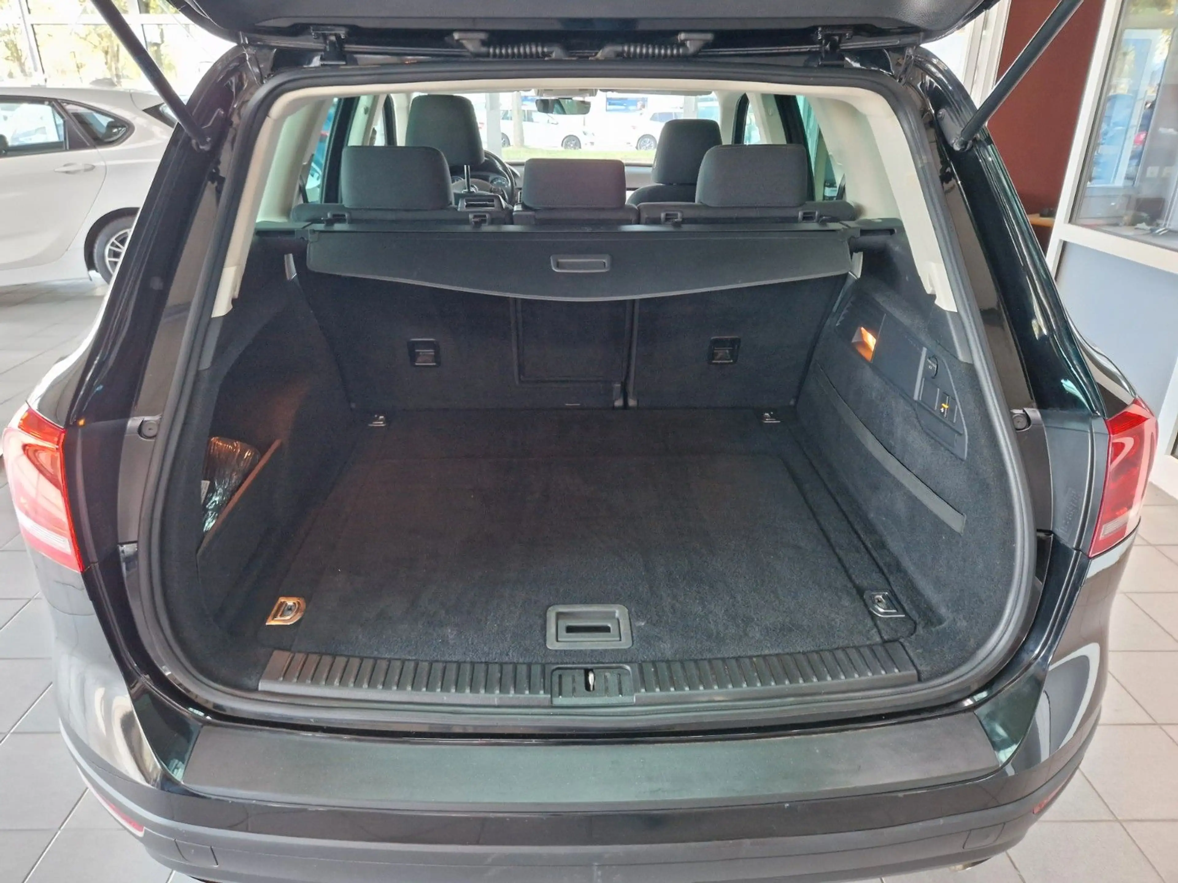 Volkswagen Touareg V6 TDI BMT 4Motion NAVI AHK 204PS — photo 11