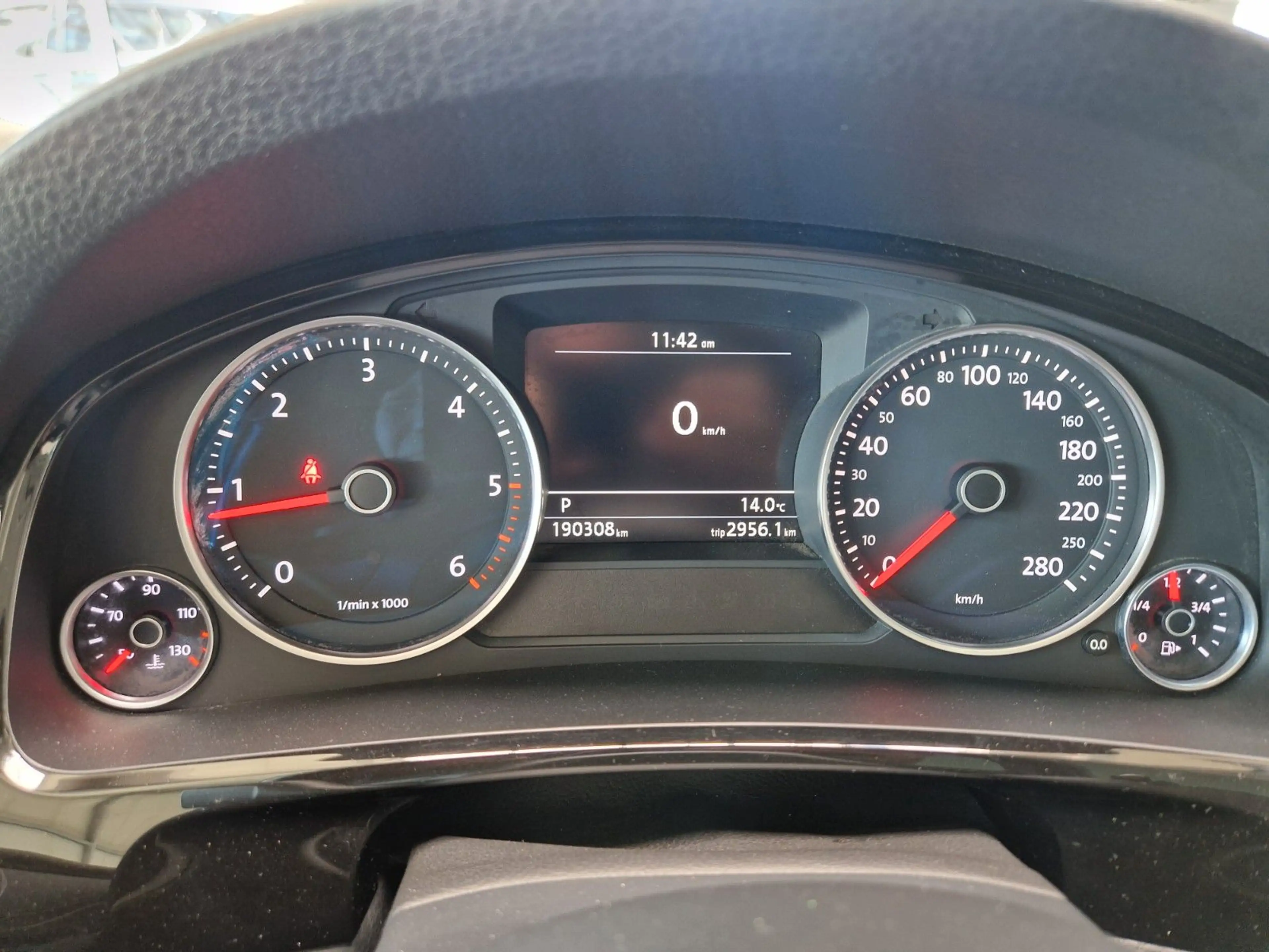 Volkswagen Touareg V6 TDI BMT 4Motion NAVI AHK 204PS — photo 28