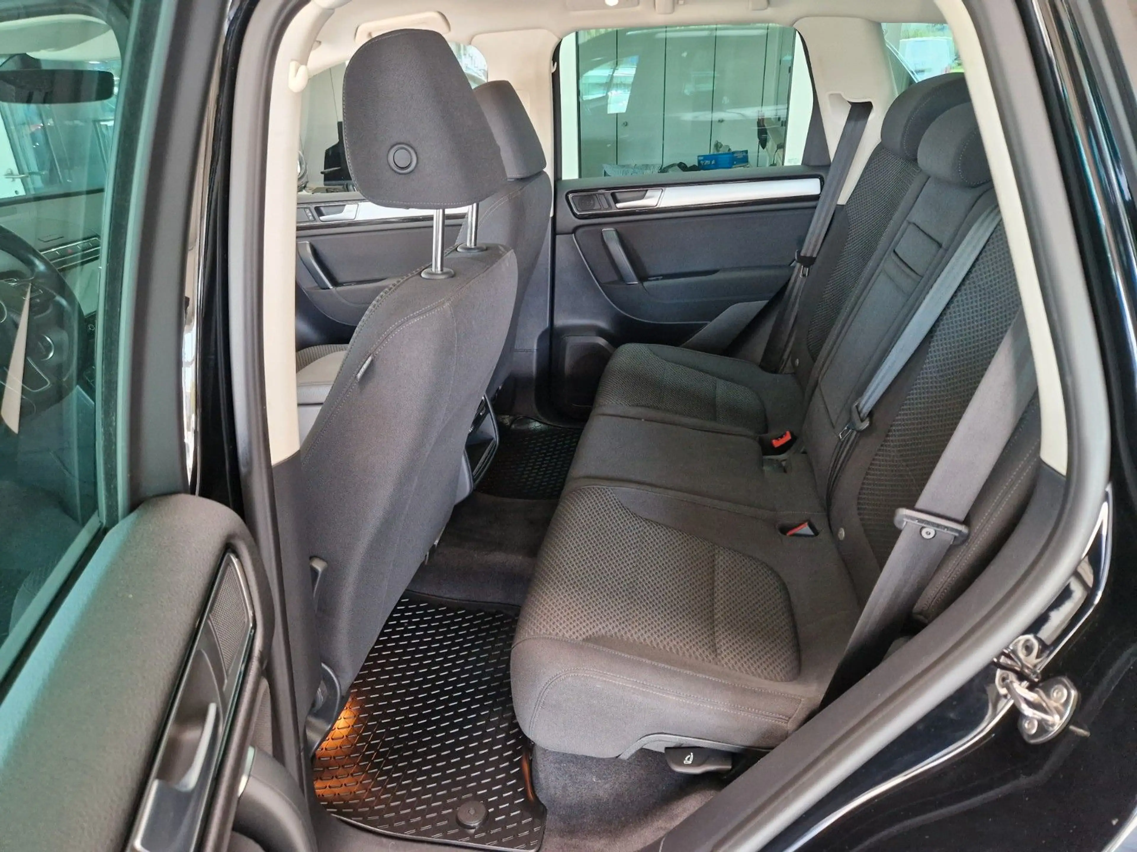 Volkswagen Touareg V6 TDI BMT 4Motion NAVI AHK 204PS — photo 9