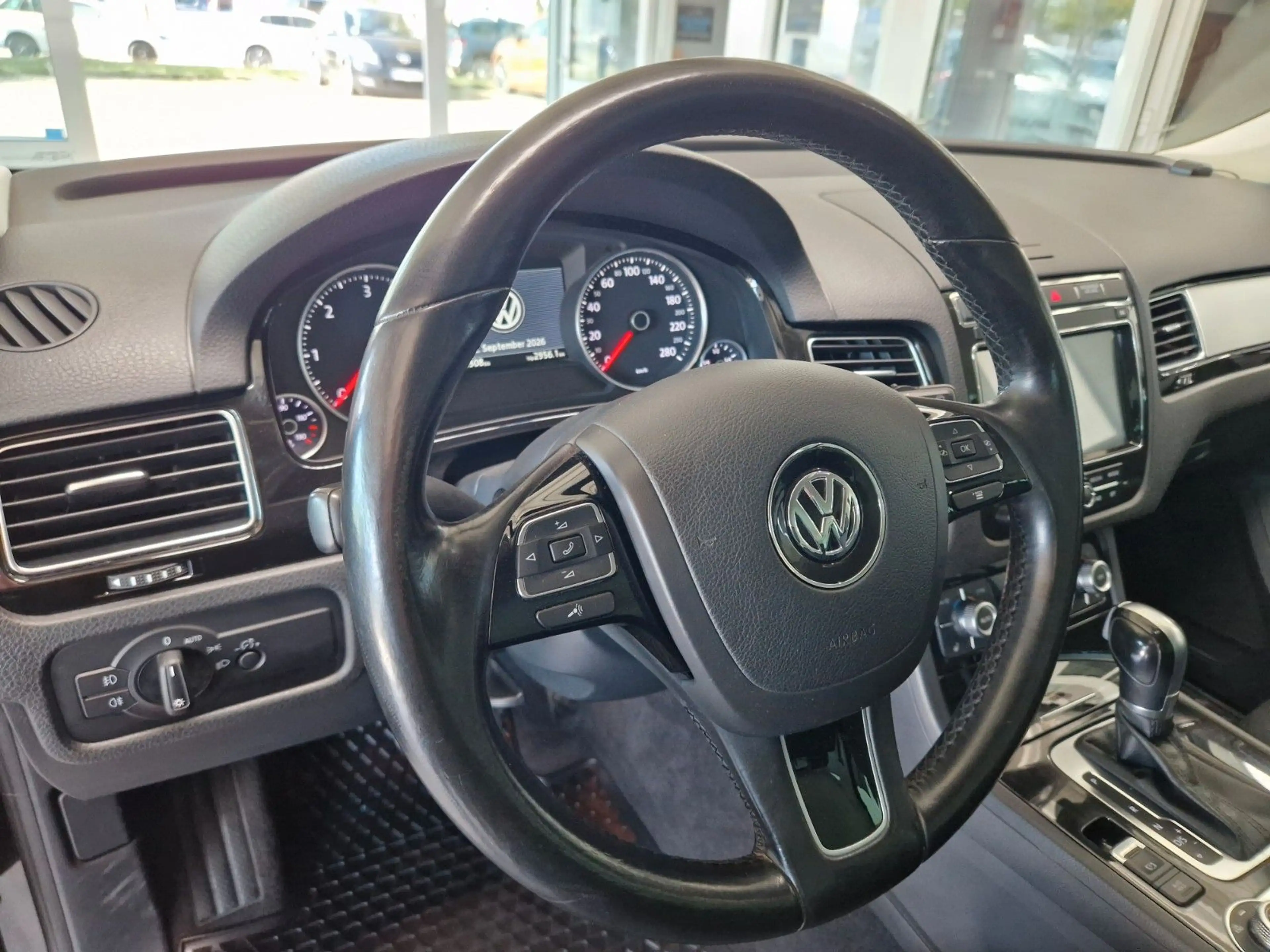 Volkswagen Touareg V6 TDI BMT 4Motion NAVI AHK 204PS — photo 17