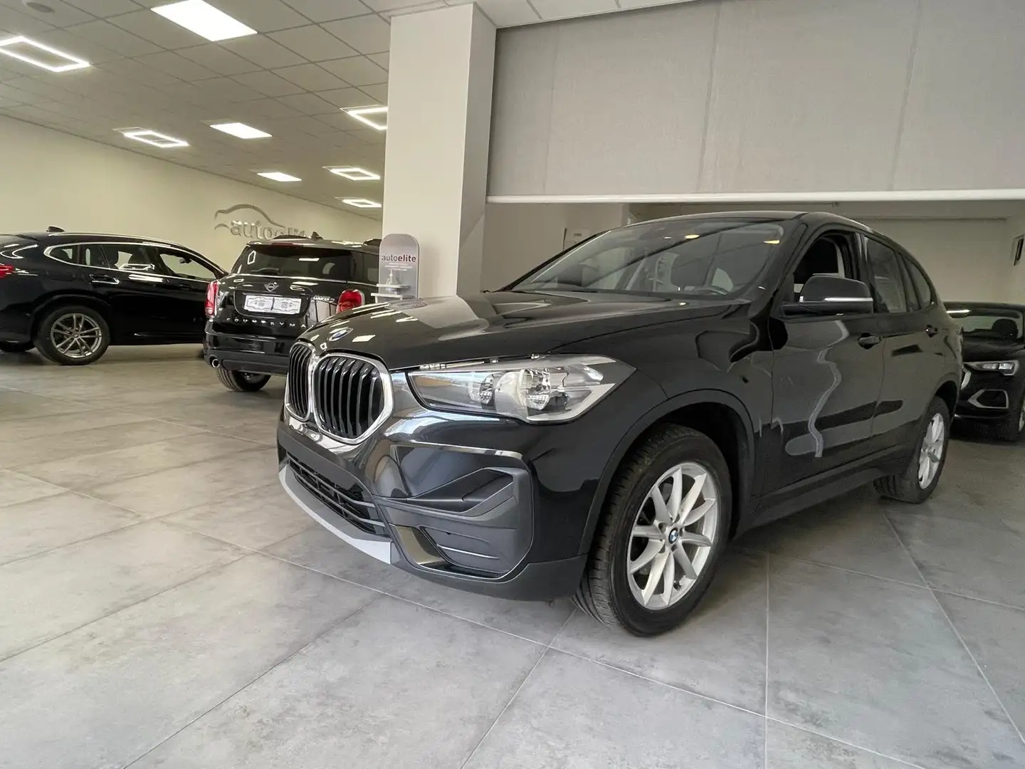 BMW X1 sDrive 18d Noir - 1