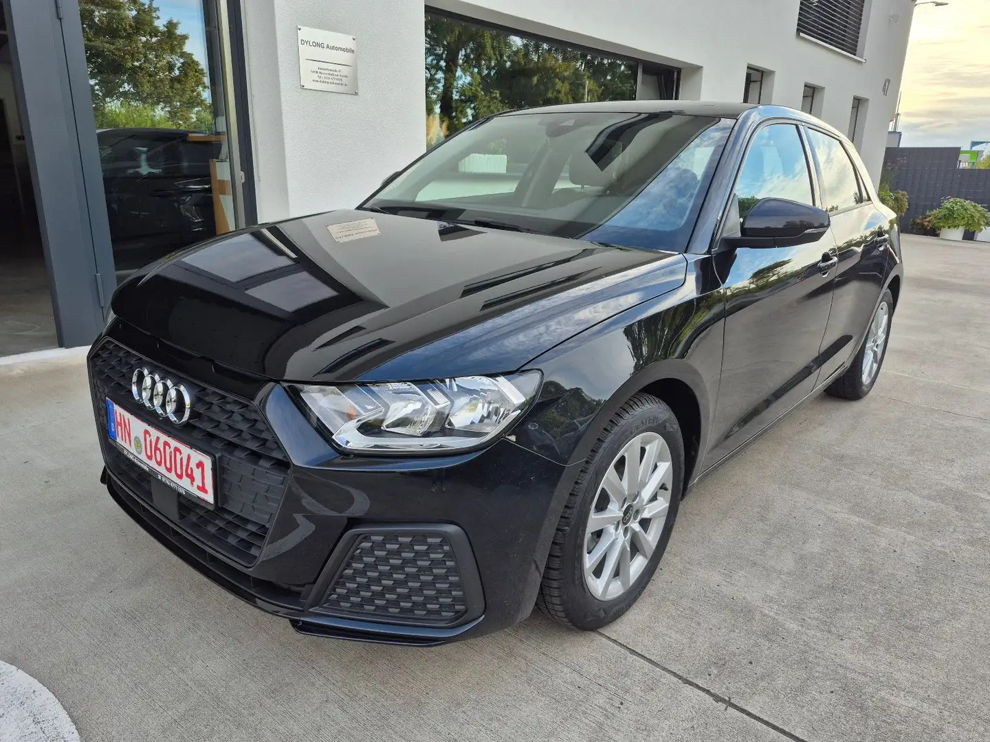 Audi A1 Sportback 35 TFSI basis 150 Ps Automatik Schwarz - 2