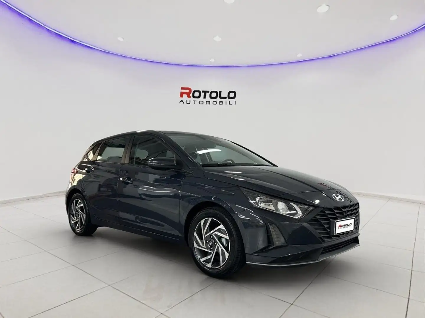 Hyundai i20 1.2 MPI MT GPL Connectline PROMO CAR SERENITY Grau - 1