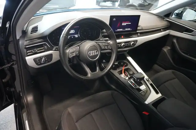 Audi A4 view 7
