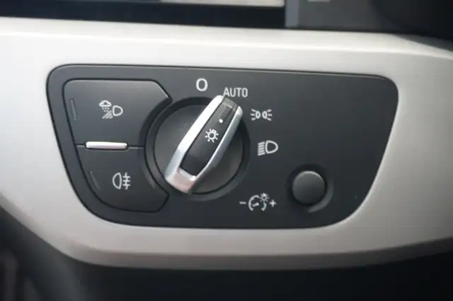 Audi A4 view 14