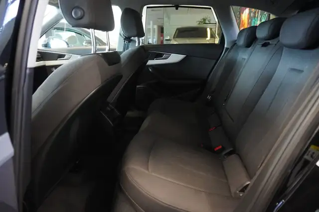 Audi A4 view 9