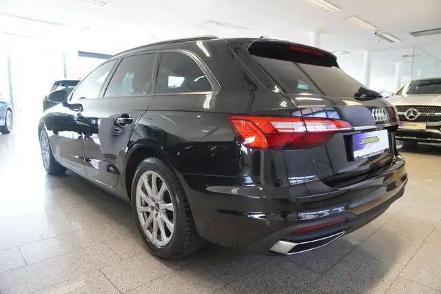 Audi A4 view 4