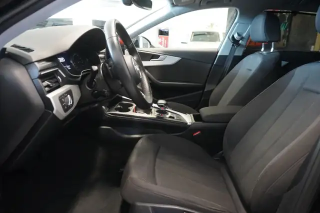 Audi A4 view 8