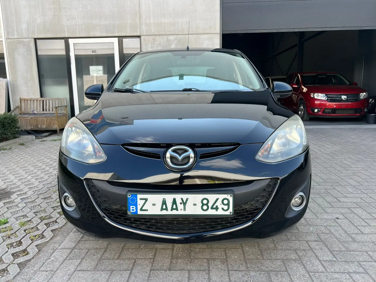 Mazda 2 1.3i Sport GPS Bluethoot Jtes Alu Sièges Chauf. Zwart - 2