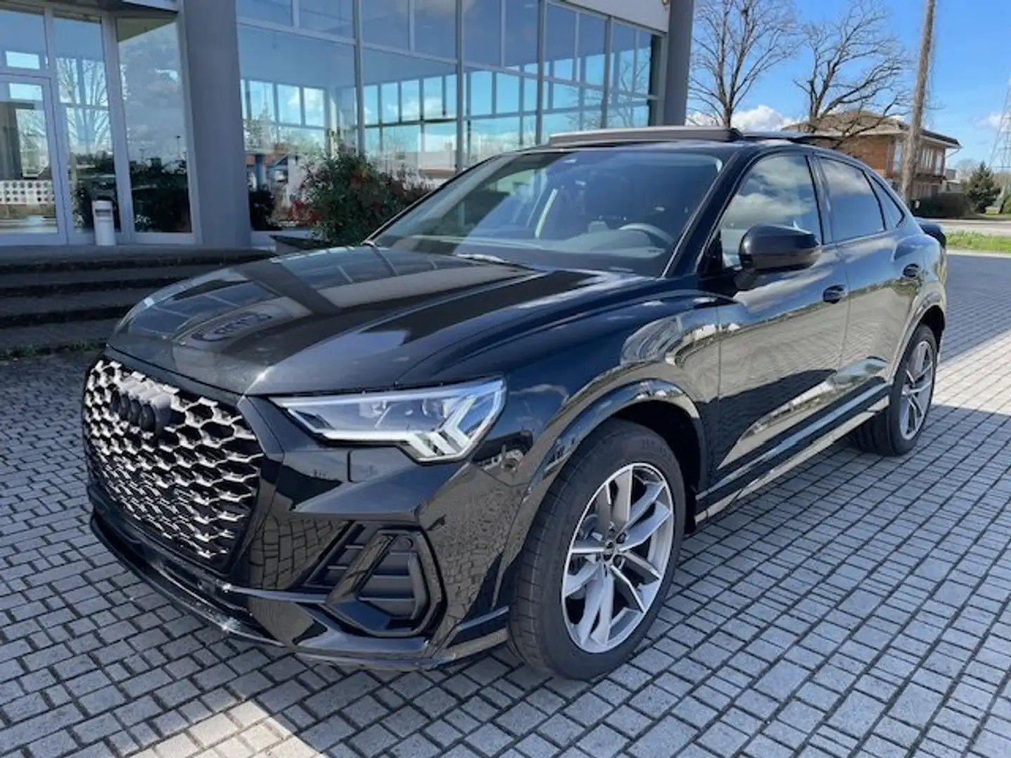 Audi Q3 SPB Sportback 35 TFSI S tronic S Line TETTO/BLACKP Nero - 2