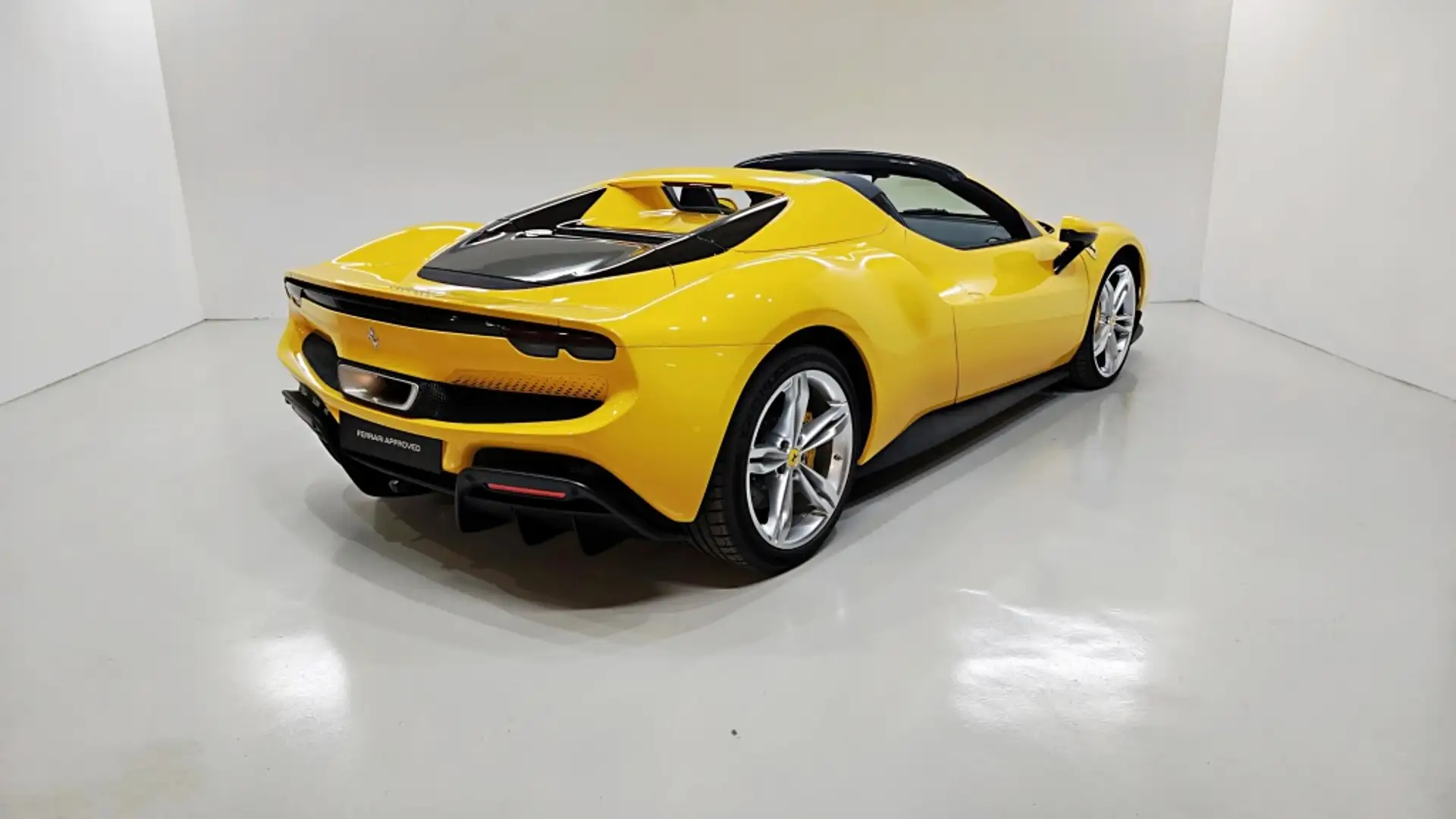 페라리 296 GTS 2026 노랑 사진 2