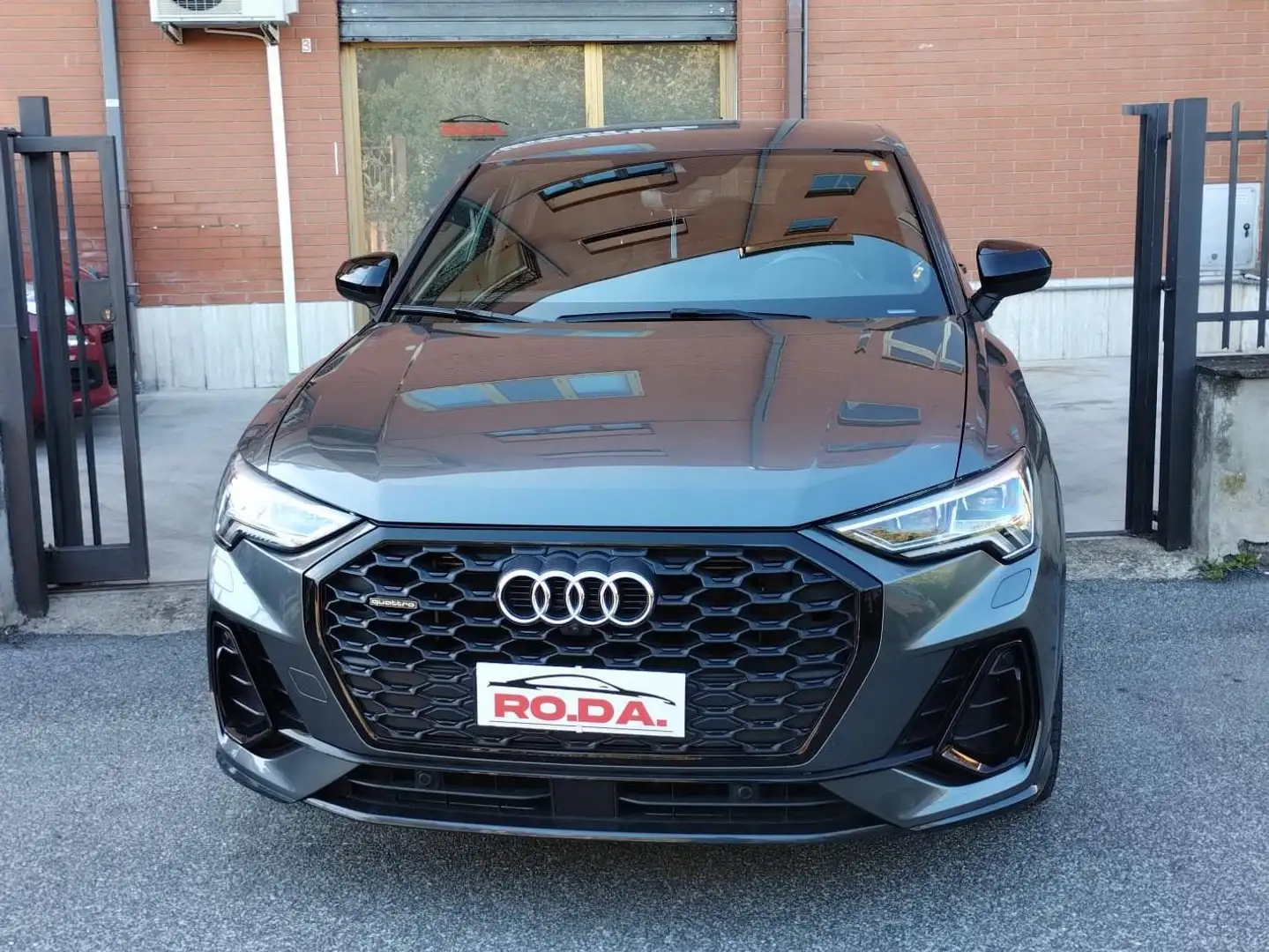 Audi Q3 Q3 I 2019 SPB S line edition quattro s-tronic Gris - 2