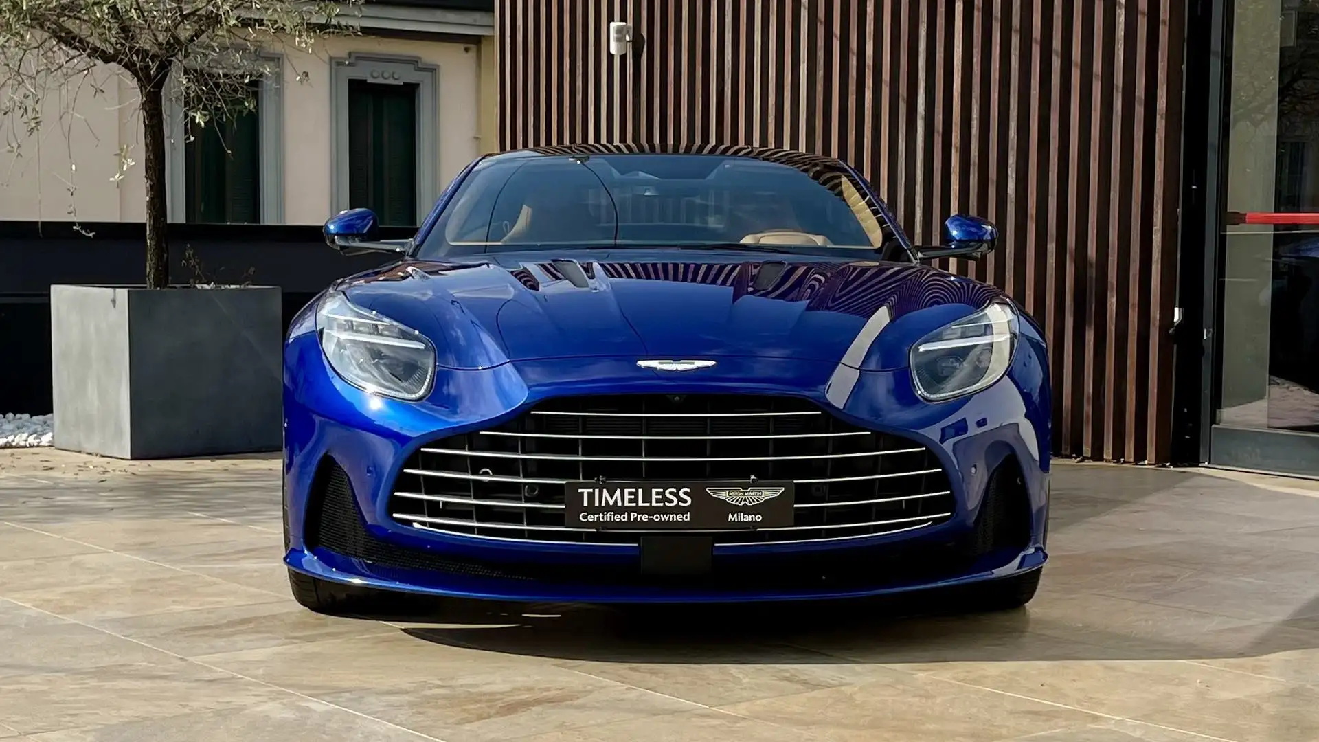 Aston Martin DB12 Coupe 4.0 V8 auto Bleu - 2