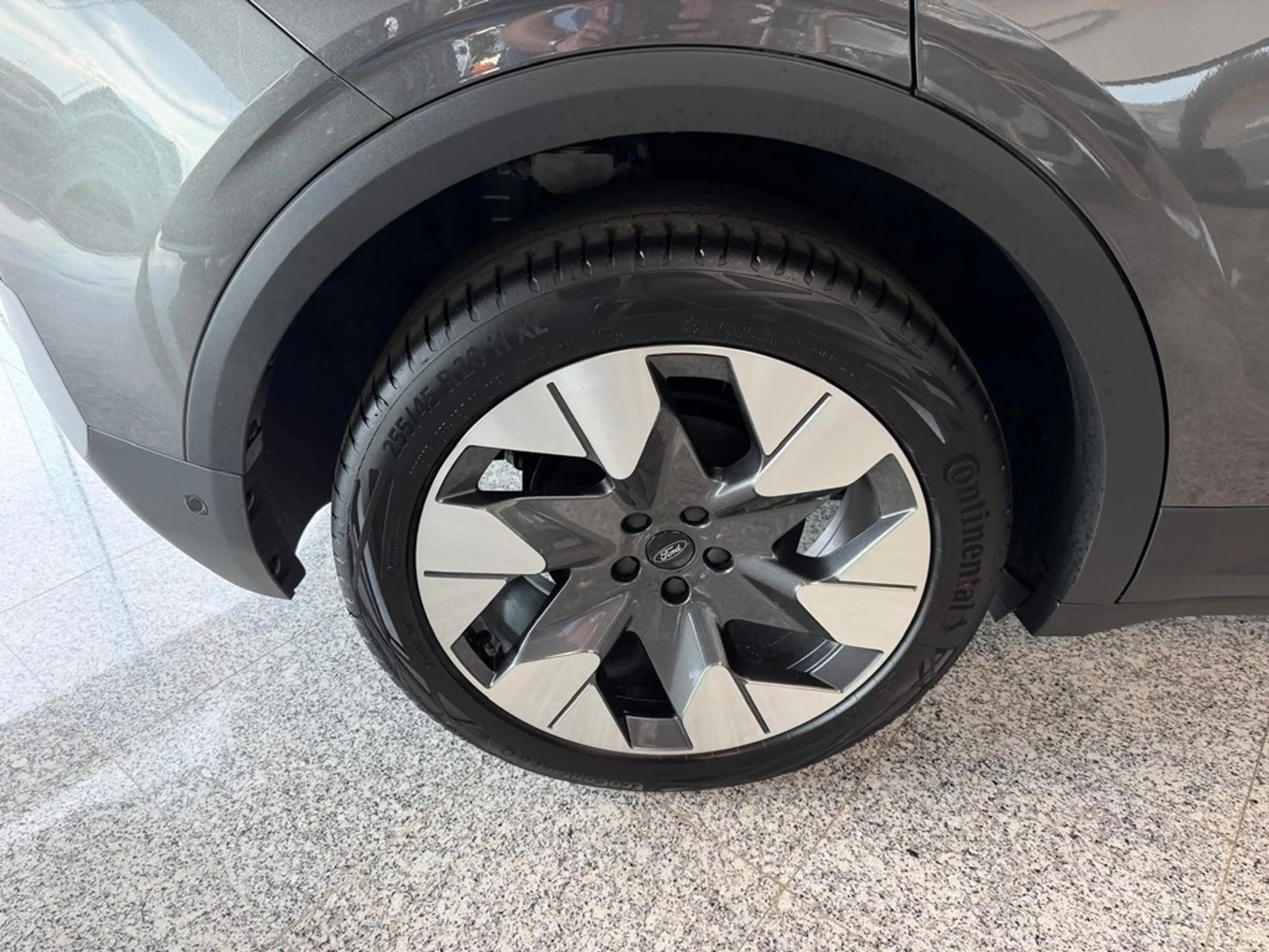 Ford Explorer — photo 15