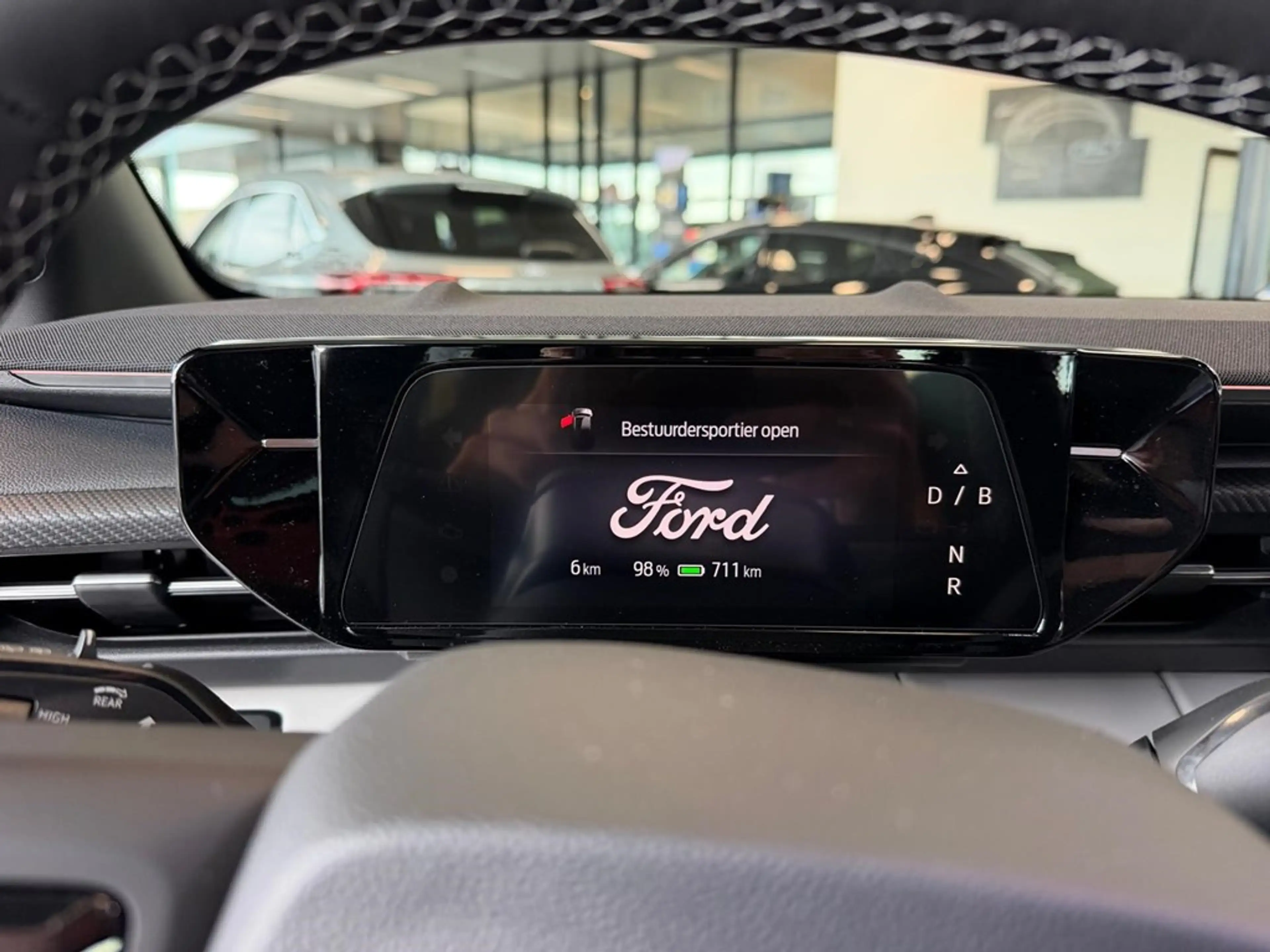 Ford Explorer — photo 7