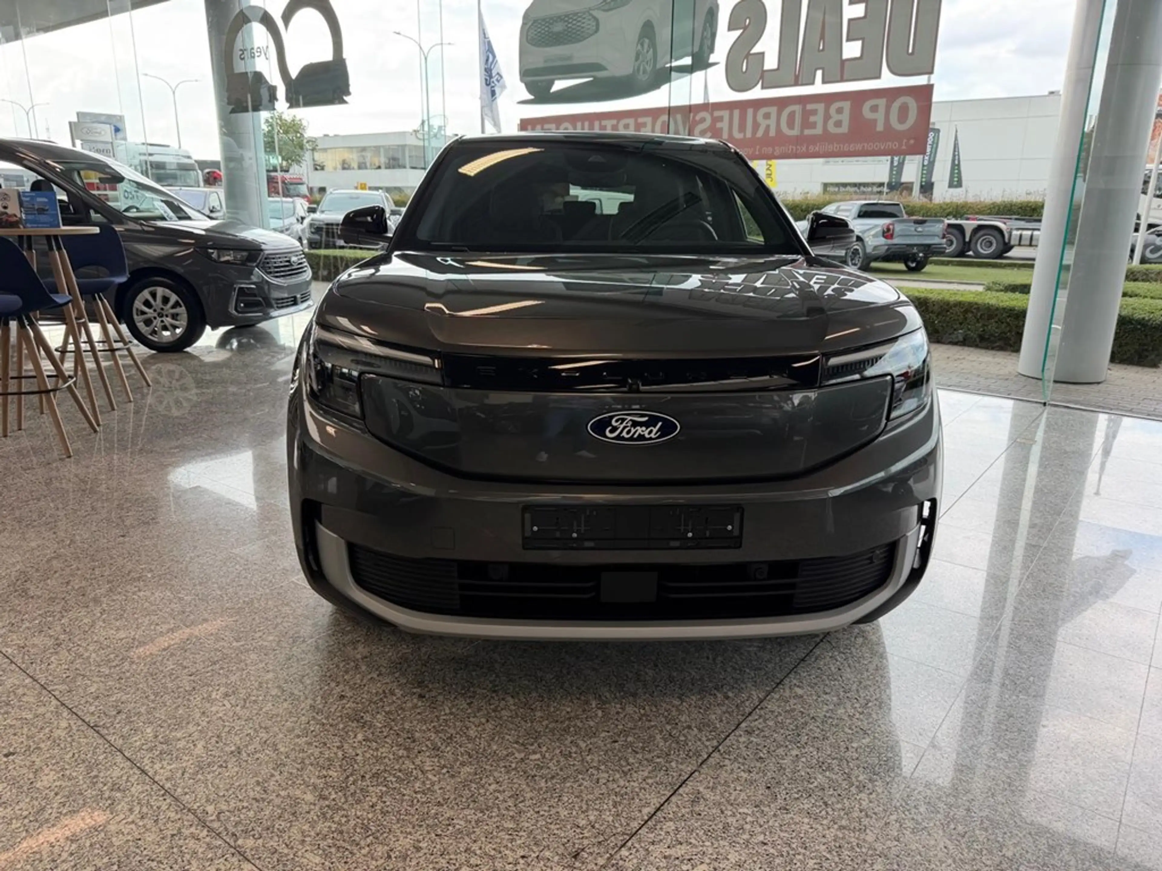 Ford Explorer — photo 14
