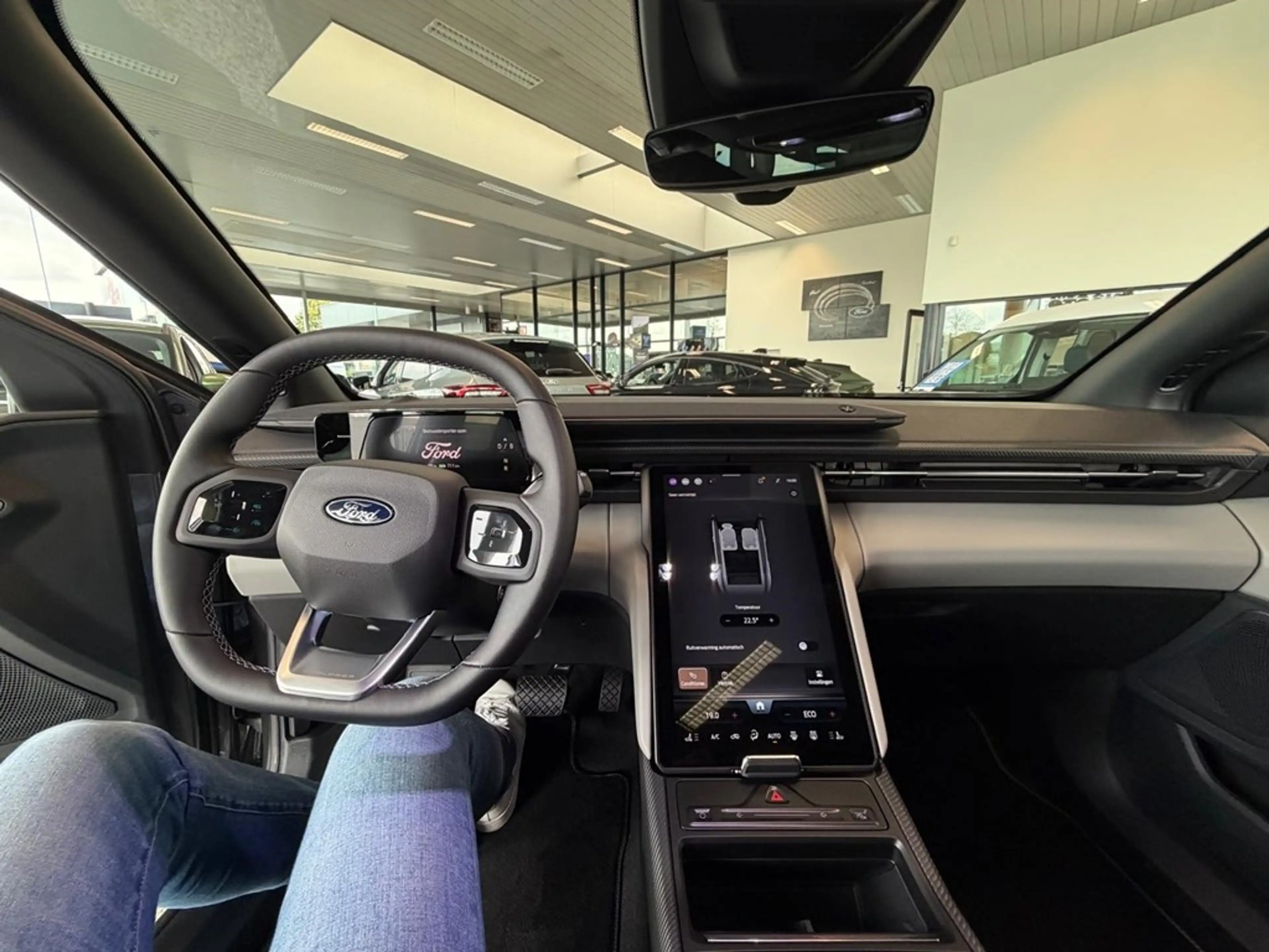 Ford Explorer — photo 6