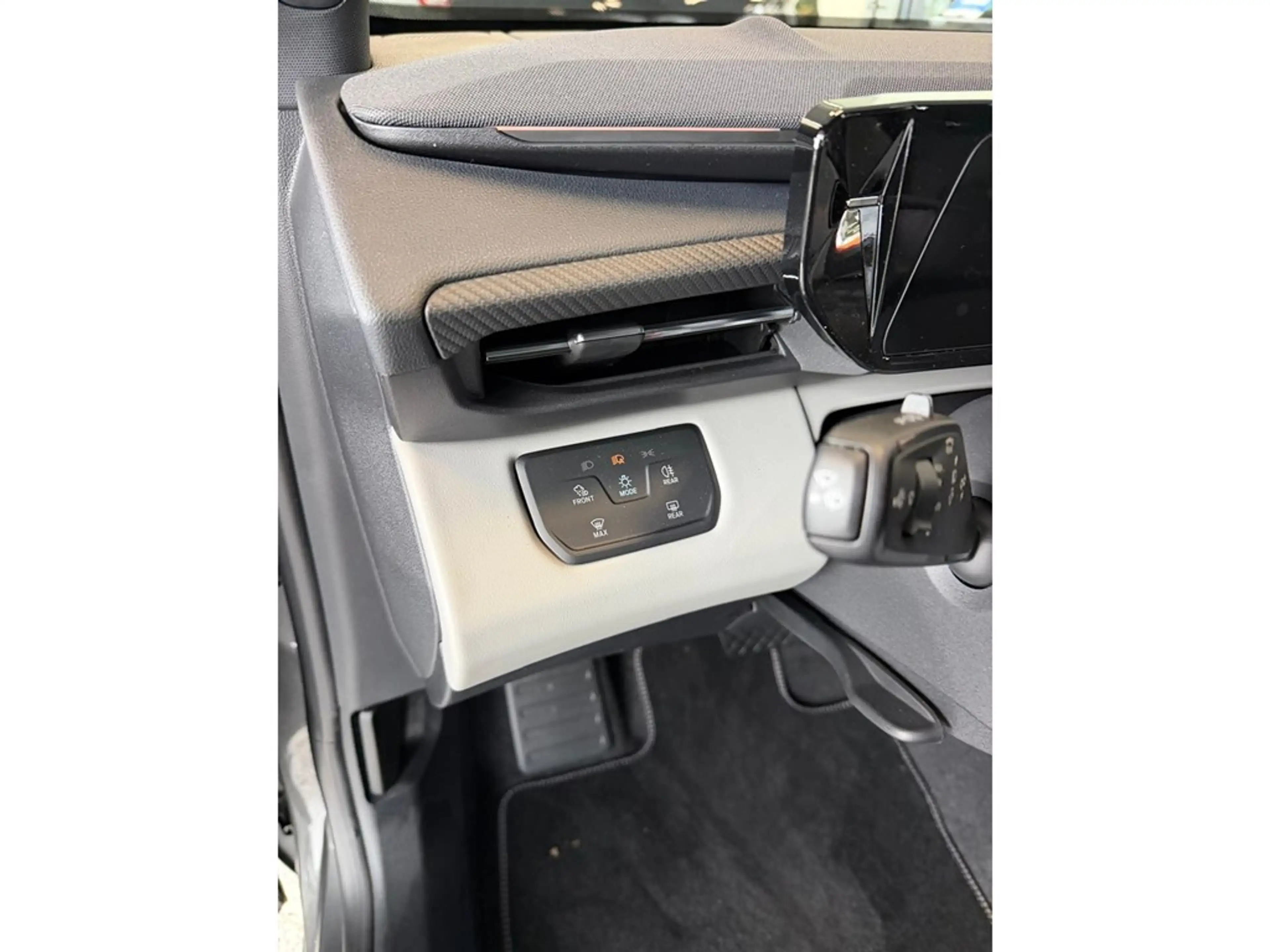 Ford Explorer — photo 8