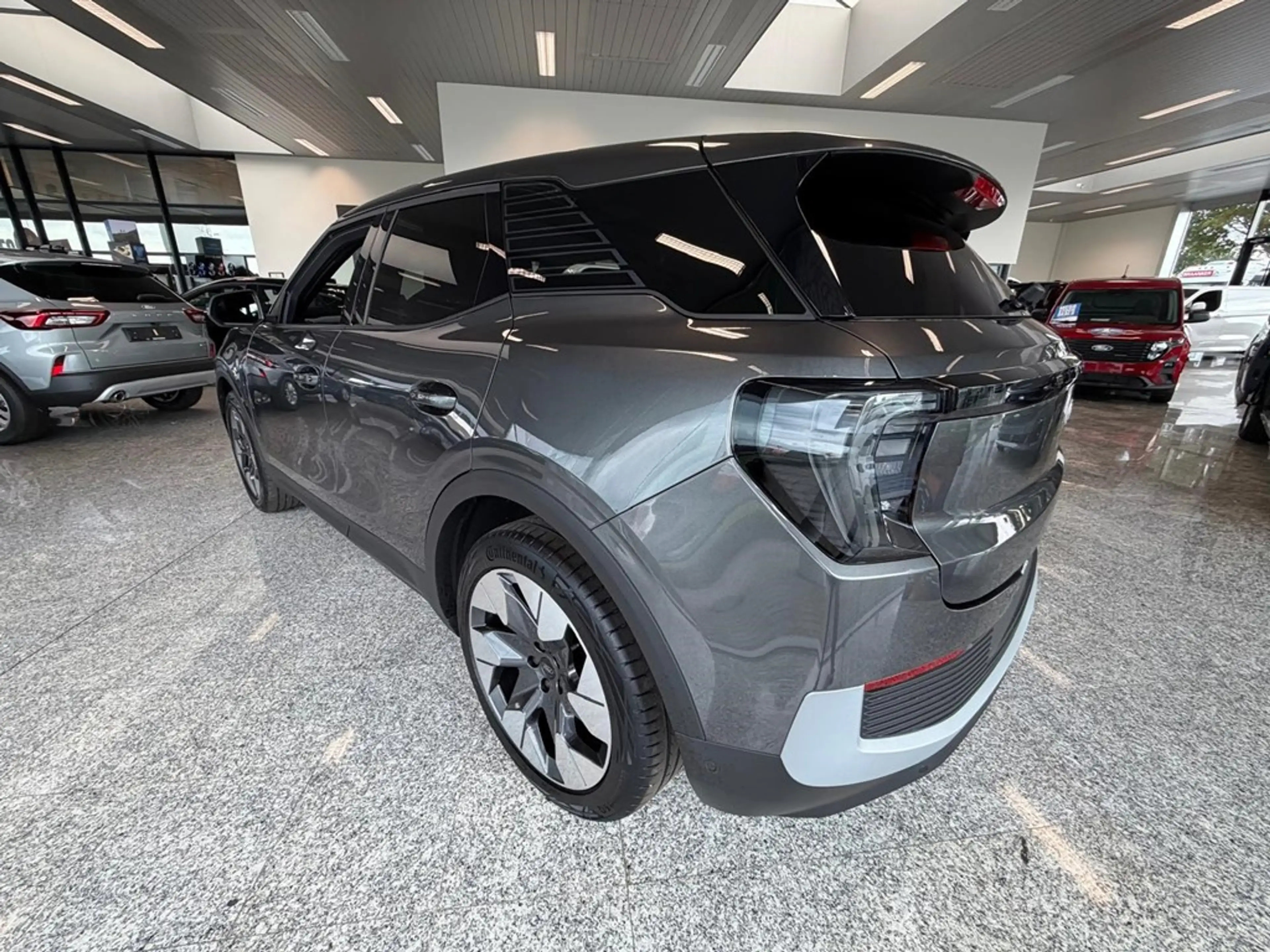 Ford Explorer — photo 9