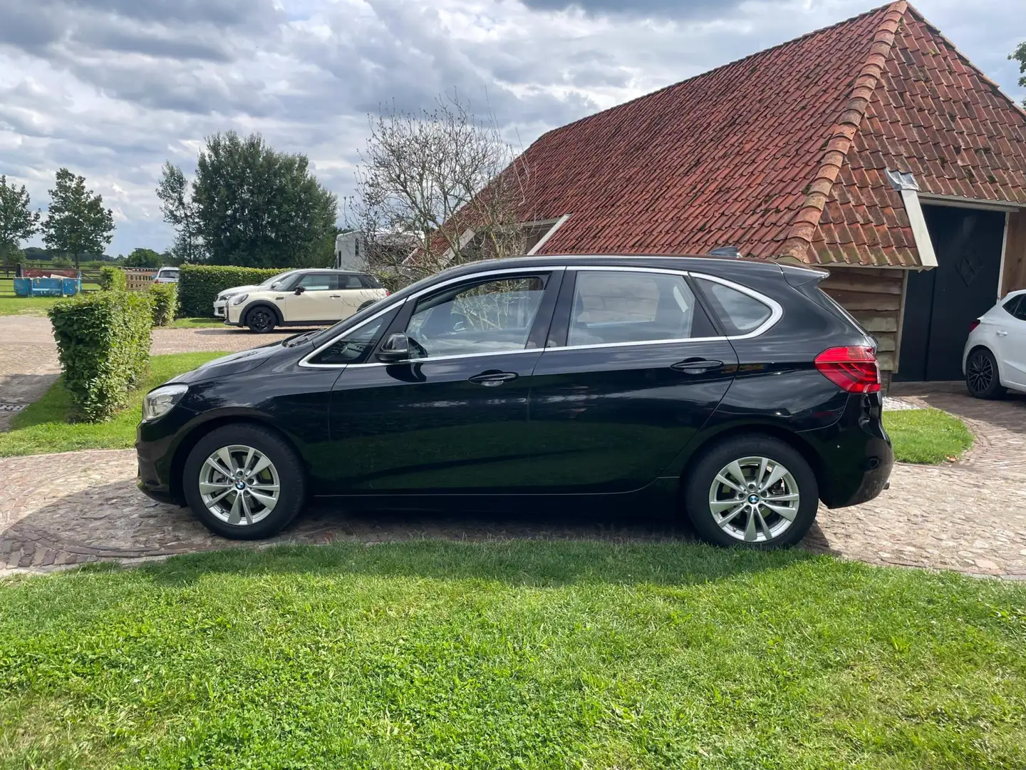 BMW 216 2-serie Active Tourer 216d Centennial High Executi Zwart - 2