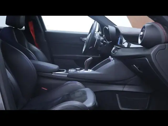 Alfa Romeo Giulia view 12