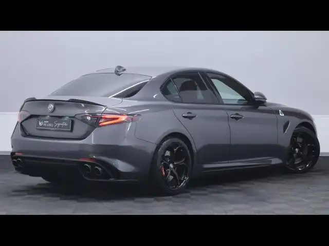 Alfa Romeo Giulia view 5