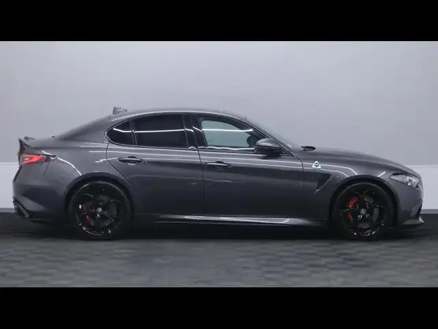 Alfa Romeo Giulia view 4