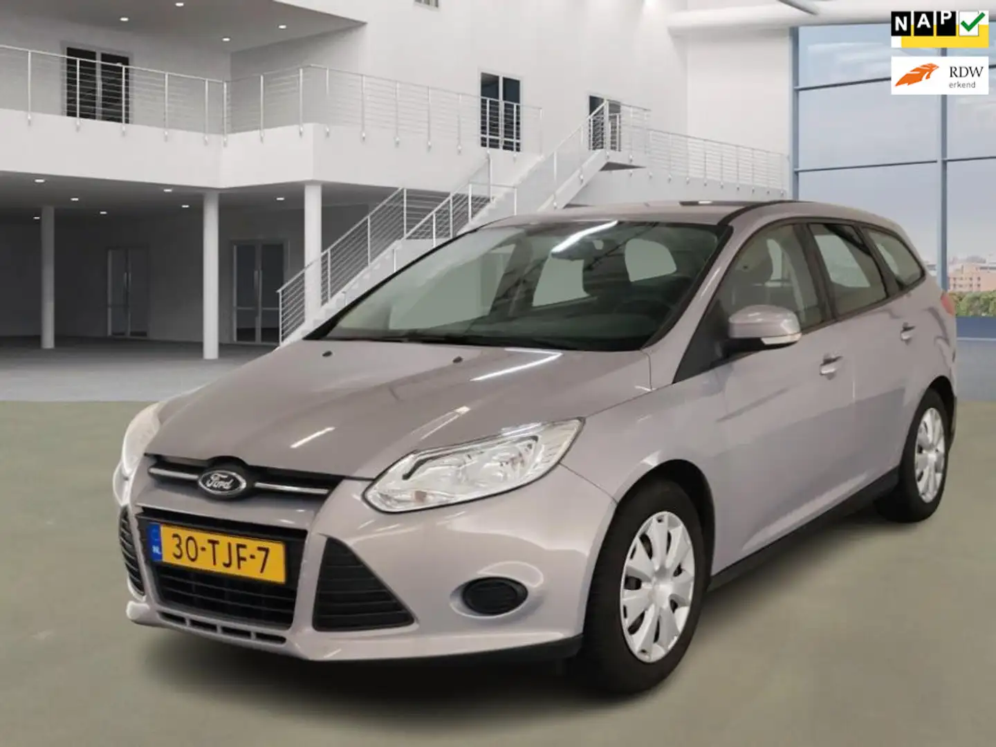 Ford Focus Wagon 1.6 TI-VCT Lease Trend Gris - 1